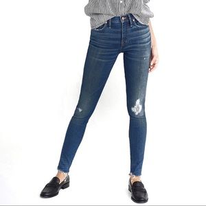 Madewell 9" High Rise Skinny Distressed  sz 28
